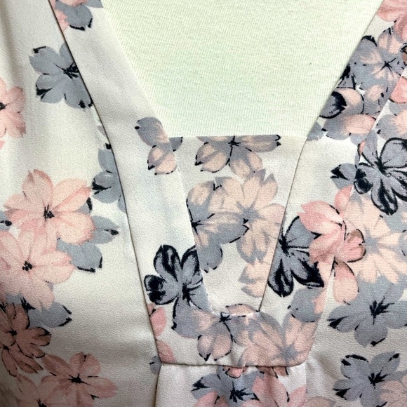 Like New! LOFT Pink and Gray Sleeveless Blouse - Picture 3 of 6